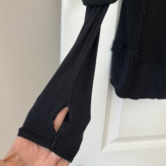 DONATING SOON! Free People Black "Laguna" Oversize Thermal w Thumbholes - Picture 7 of 15
